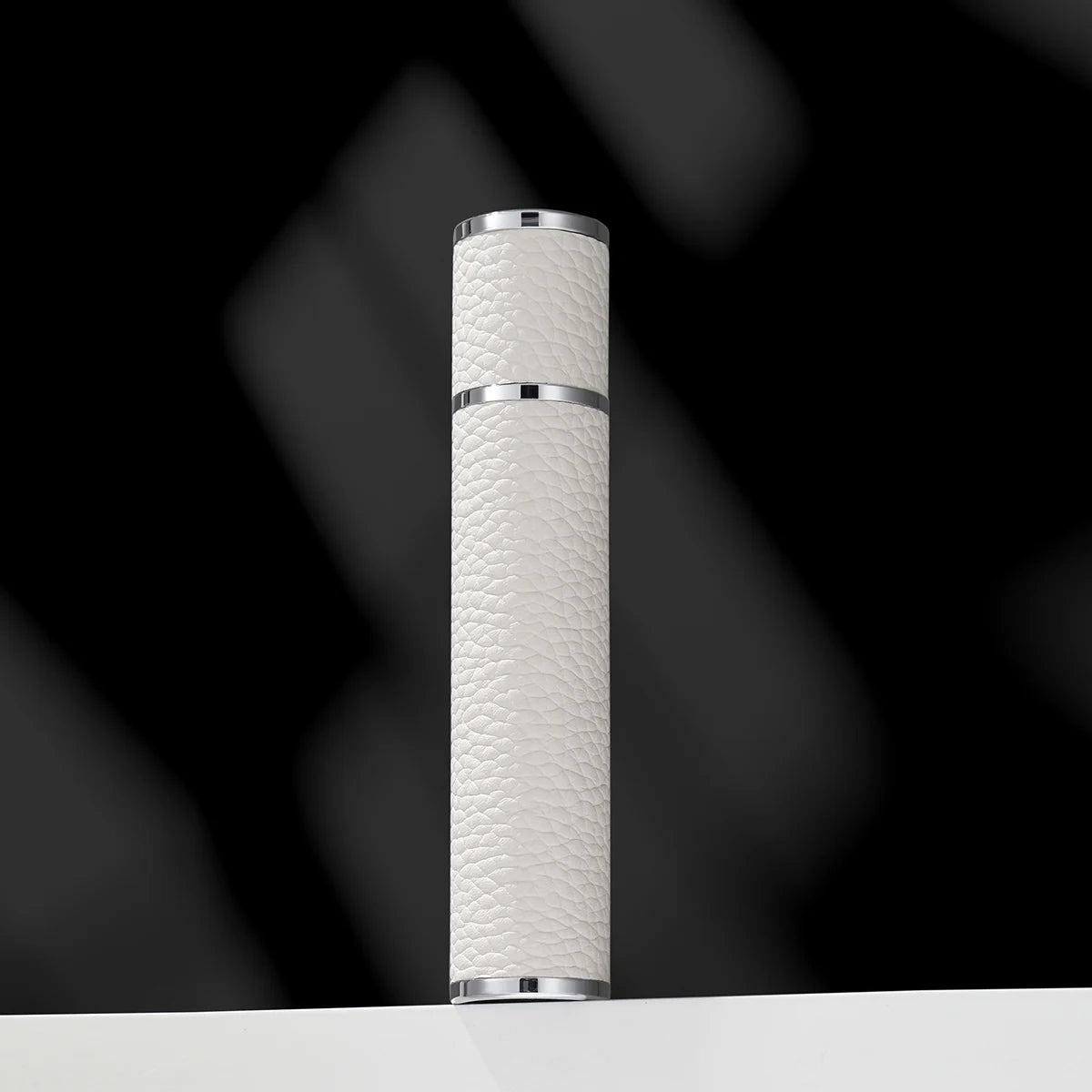 Louischanzl 10ml magnet Perfume Atomizer Bottle Portable leather Sprayer for Boarding Tight Sealing Travel Perfume Spray gift