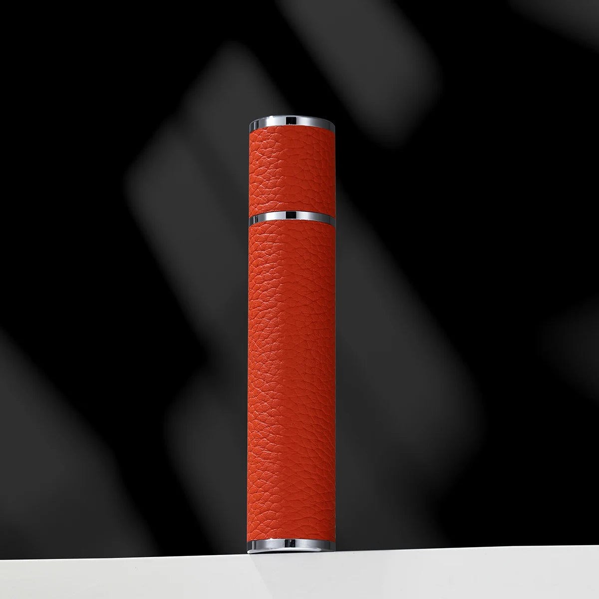 Louischanzl 10ml magnet Perfume Atomizer Bottle Portable leather Sprayer for Boarding Tight Sealing Travel Perfume Spray gift