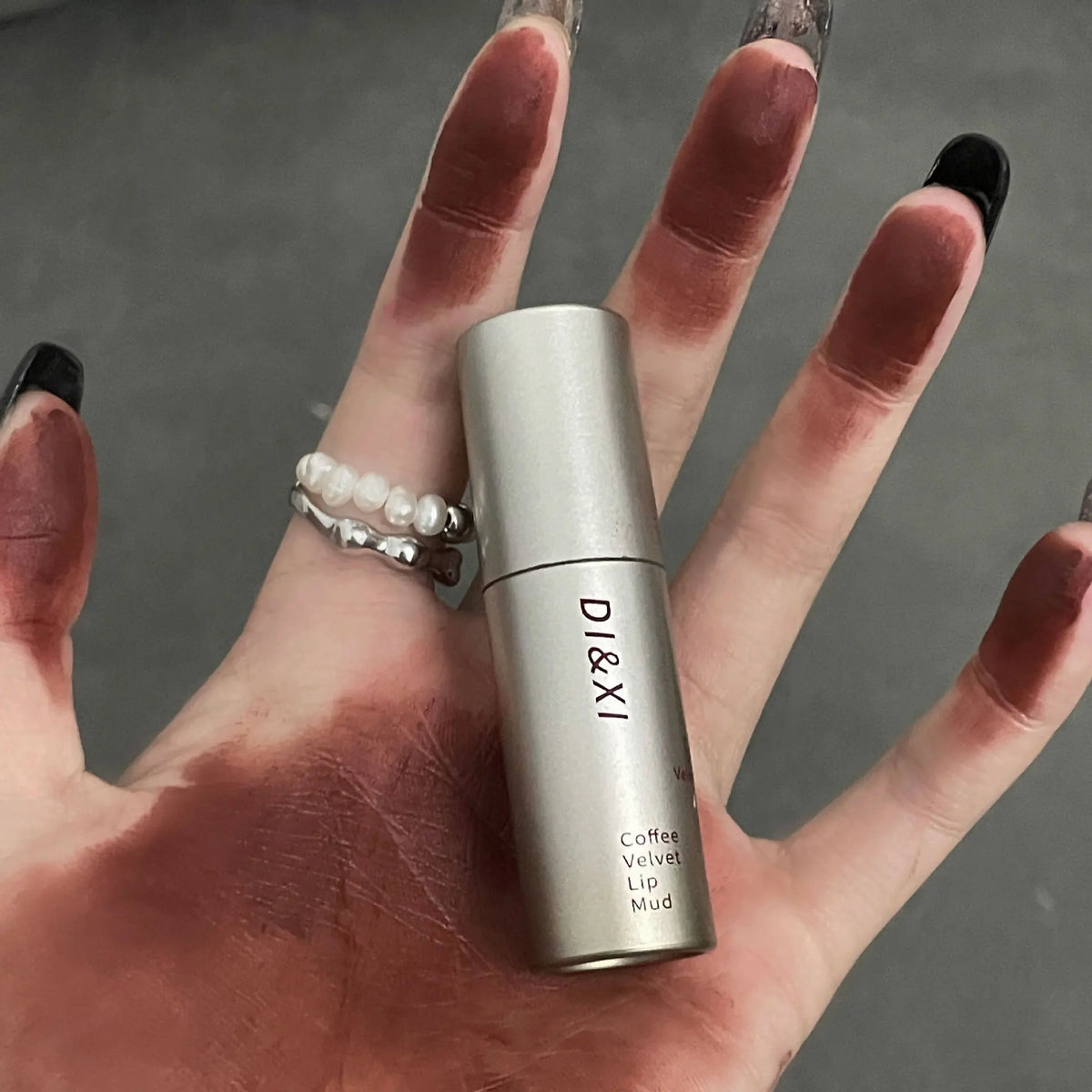 Tube Matte Lipstick, Waterproof and Sweatproof, Does Not Fade Or Remove Makeup, Can Be Used on Both Lips and Cheeks