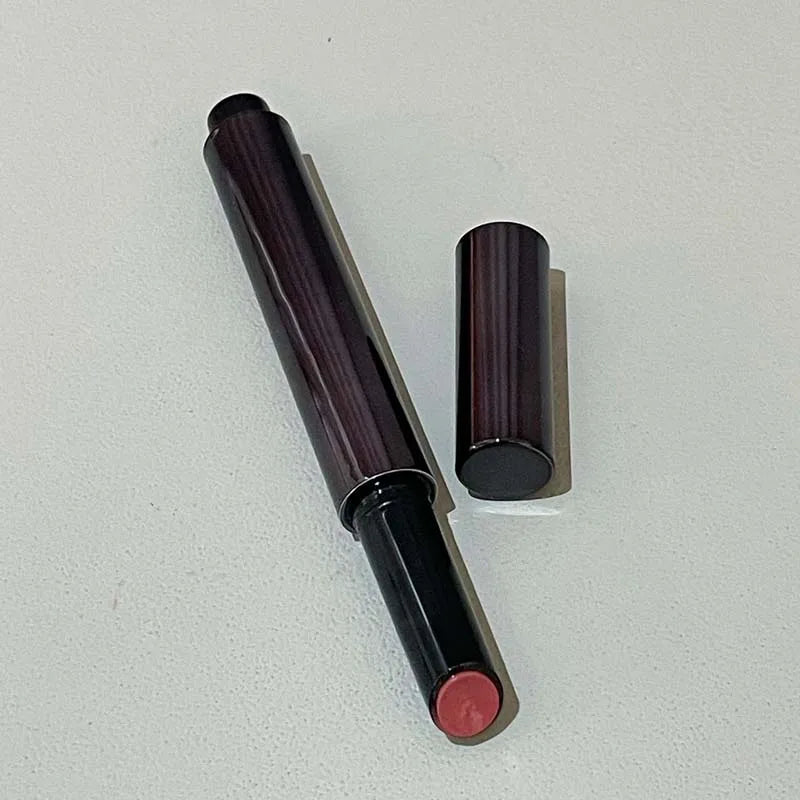 Mirror Lipstick Has A Smooth Texture Rich Color And Film Forming That Won't Dry Out Or Get Stuck Moisturizing And Pouty Lips