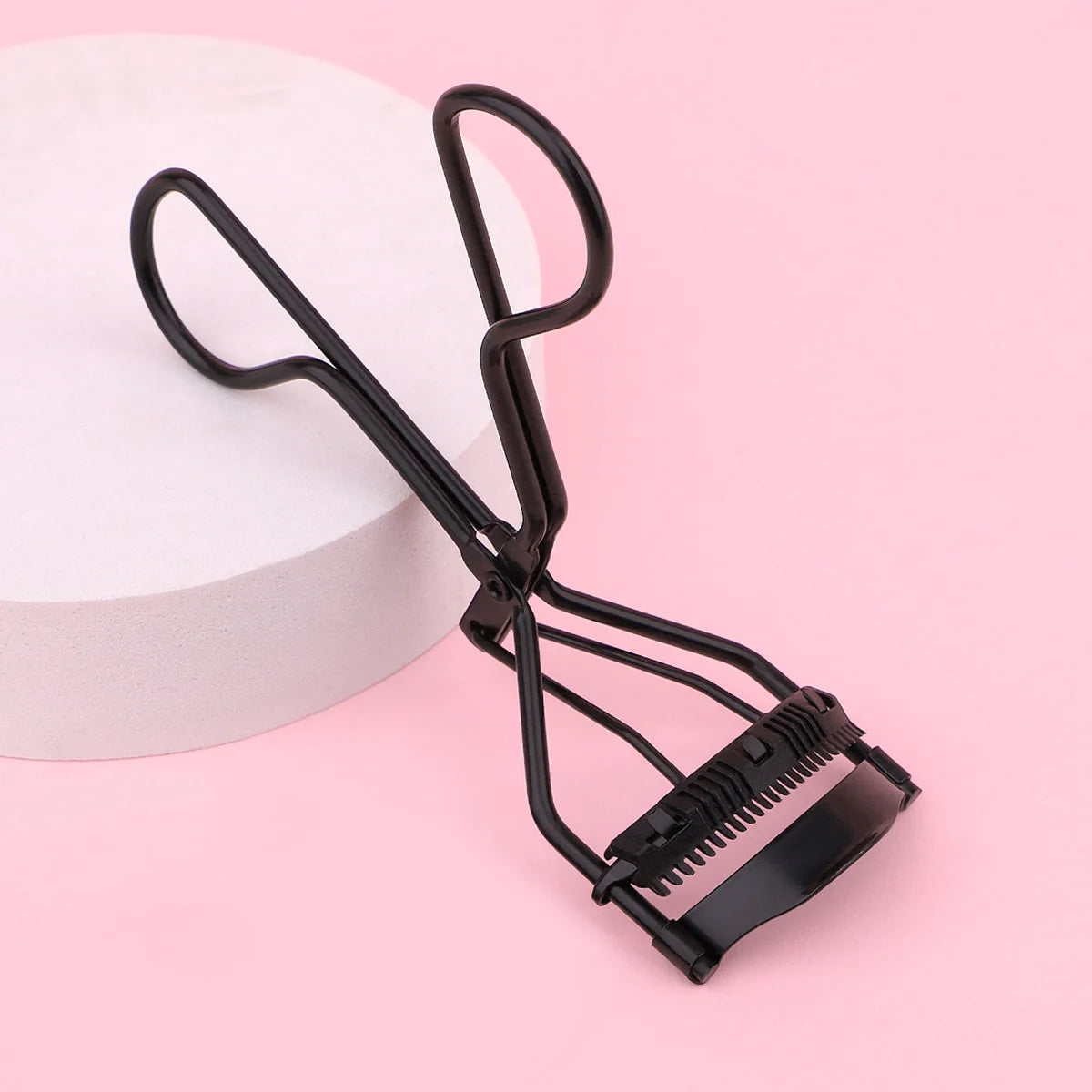 1 Portable Eyelash Curler with 5 Silicone Pads, Stainless Steel Eyelash Curler, Permanently Shaping Big Eyes.