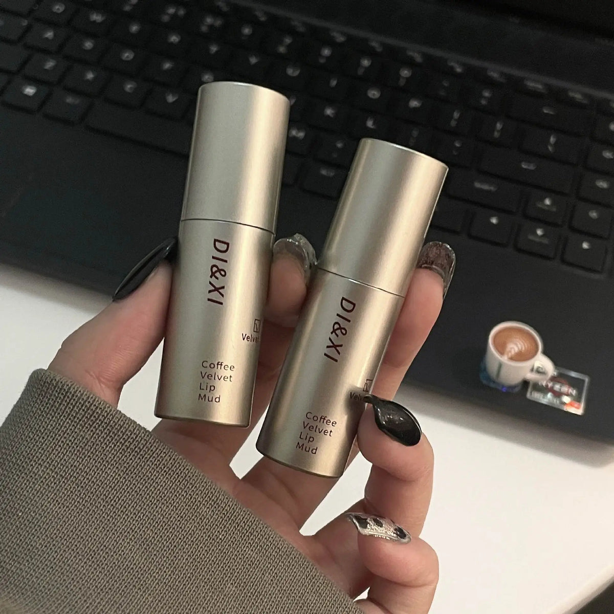 Tube Matte Lipstick, Waterproof and Sweatproof, Does Not Fade Or Remove Makeup, Can Be Used on Both Lips and Cheeks