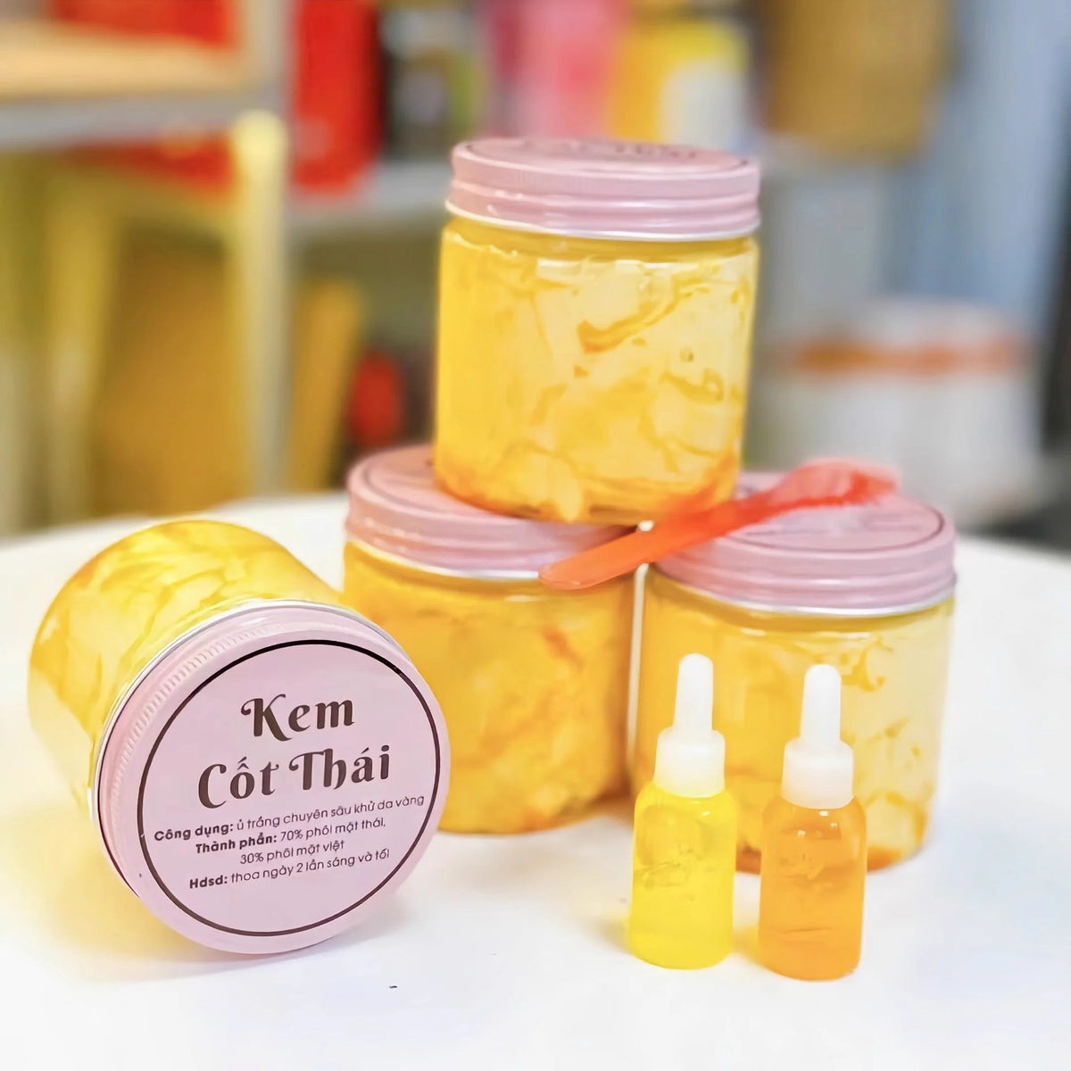 Kem Body Cốt Thái Rỉ Dầu Vàng Nắp Hồng 200gram Trắng Mịn Da , Chống Lão Hóa , Dưỡng ẩm Da