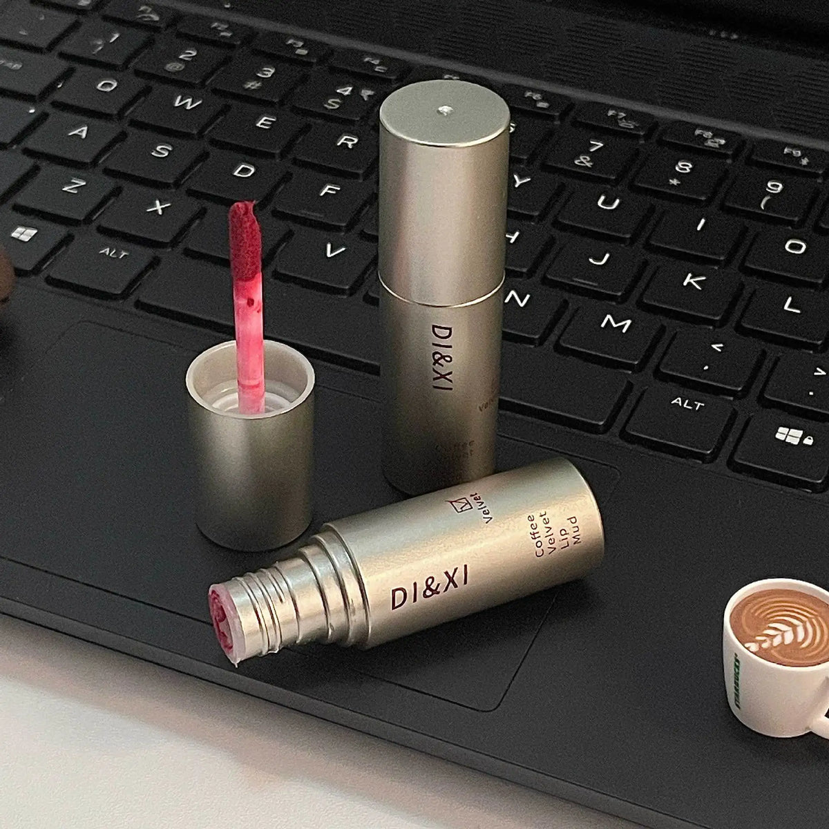 Tube Matte Lipstick, Waterproof and Sweatproof, Does Not Fade Or Remove Makeup, Can Be Used on Both Lips and Cheeks