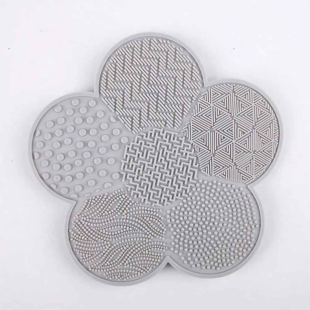 1Pcs Silicone Makeup Brush Cleaning Mat, Flower Shape Makeup Brush Cleaner Pad, Portable Makeup Brush Cleaner With Suction Cup