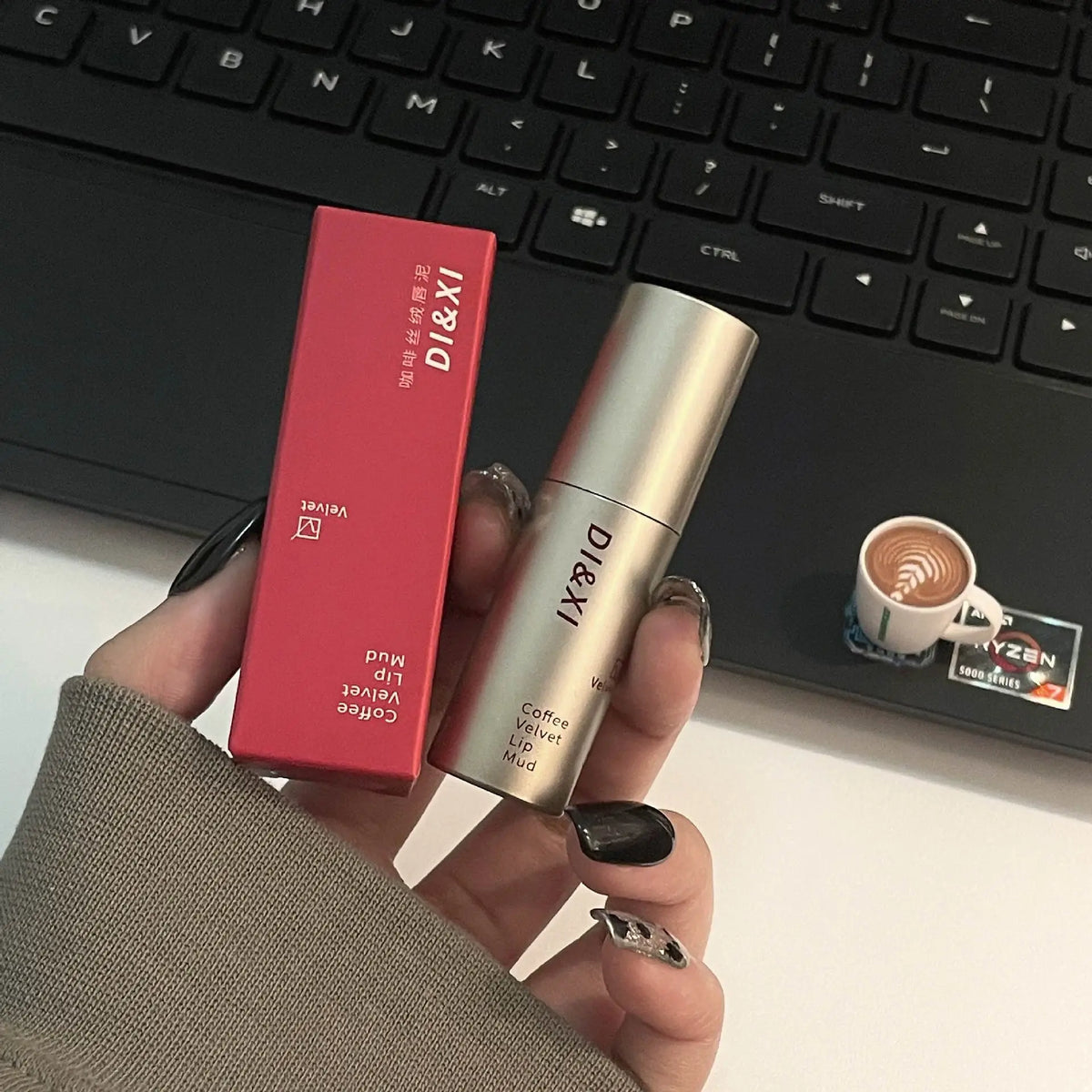 Tube Matte Lipstick, Waterproof and Sweatproof, Does Not Fade Or Remove Makeup, Can Be Used on Both Lips and Cheeks
