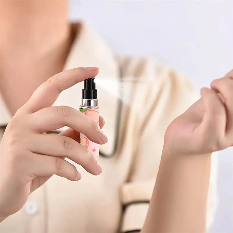 New 5ml Refillable Spray Bottle Mini Flower Pattern Refillable Perfume Bottle with Pendant Empty Cosmetic Containers Cute