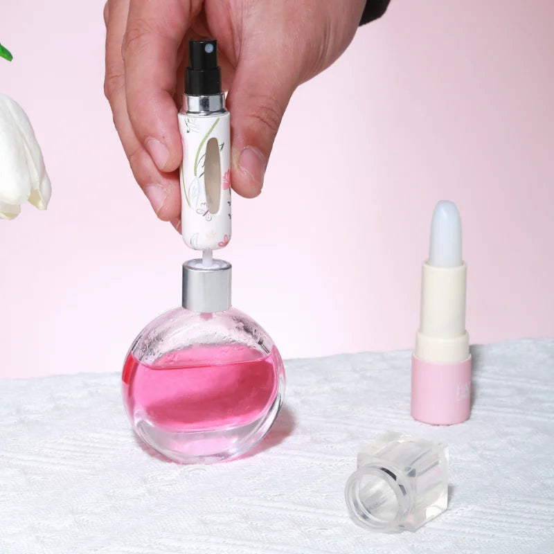 New 5ml Refillable Spray Bottle Mini Flower Pattern Refillable Perfume Bottle with Pendant Empty Cosmetic Containers Cute