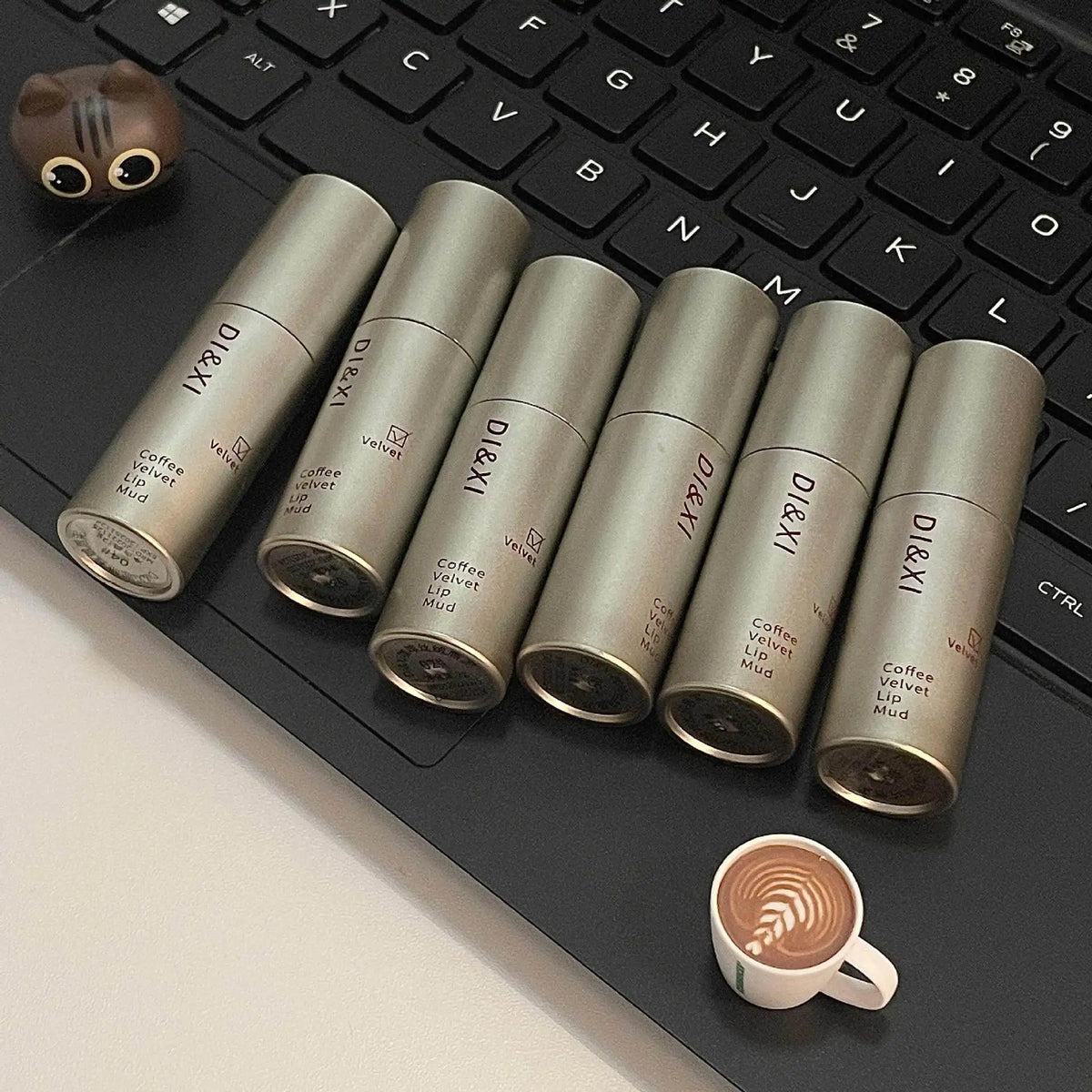 Tube Matte Lipstick, Waterproof and Sweatproof, Does Not Fade Or Remove Makeup, Can Be Used on Both Lips and Cheeks