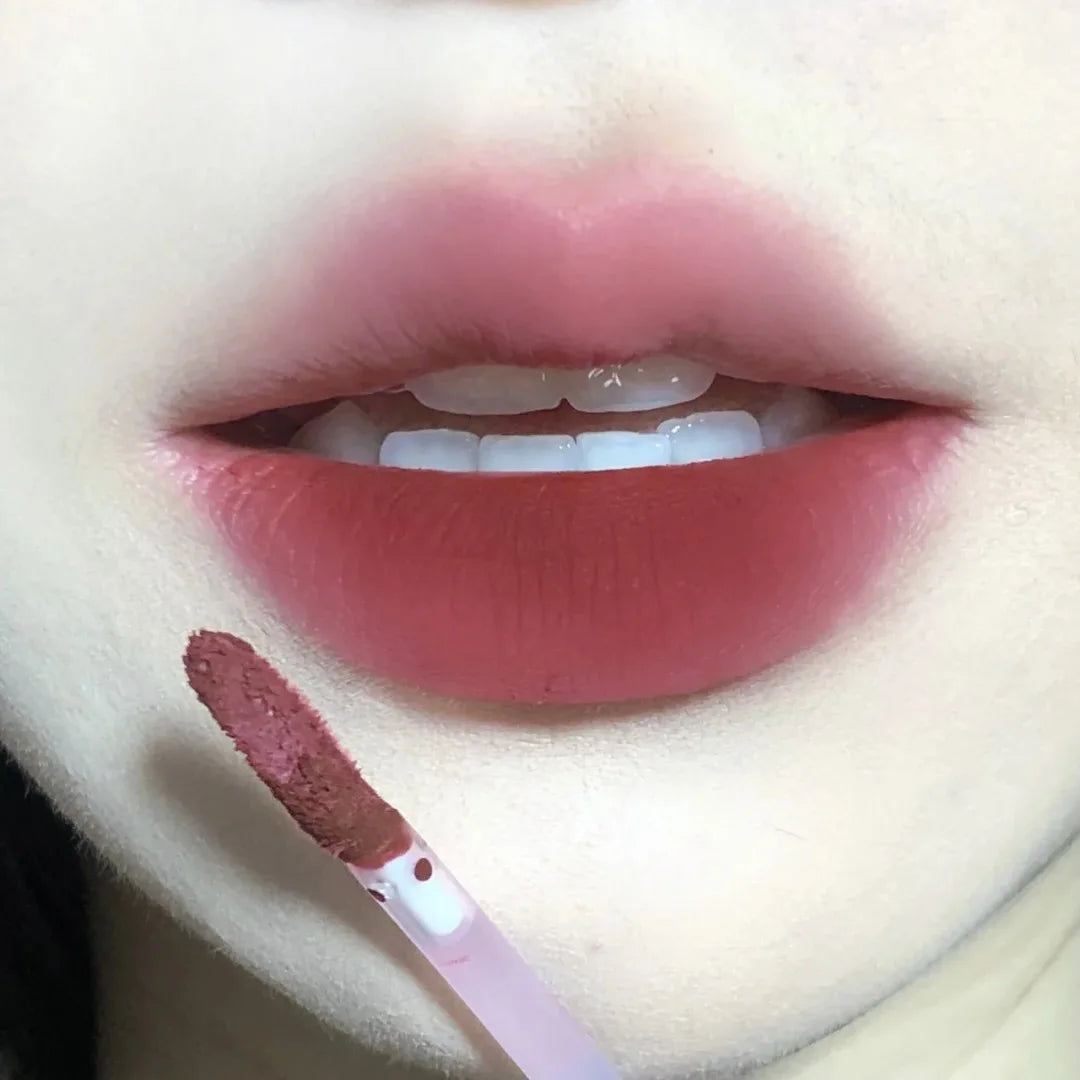 Tube Matte Lipstick, Waterproof and Sweatproof, Does Not Fade Or Remove Makeup, Can Be Used on Both Lips and Cheeks